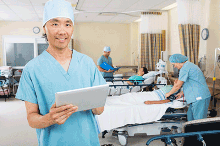 PACU nursing job description - RNs in hospital room
